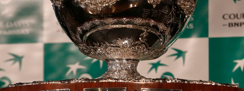 Um diesen Pokal geht es im Davis Cup. - Foto: picture alliance / Michel Spingler/AP/dpa