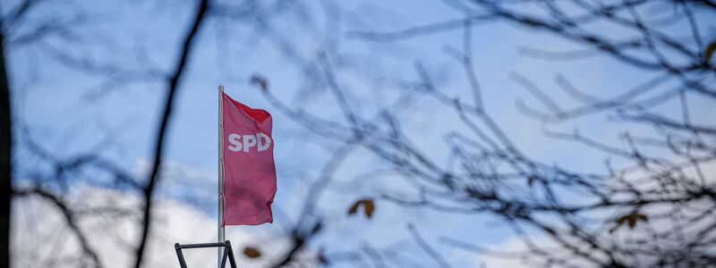 Stürmische Zeiten in der SPD: Die K-Frage ist immer noch nicht beantwortet. Die Parteiführung steht zunehmend unter Druck, einen Kanzlerkandidaten zu bestimmen. - Foto: Kay Nietfeld/dpa