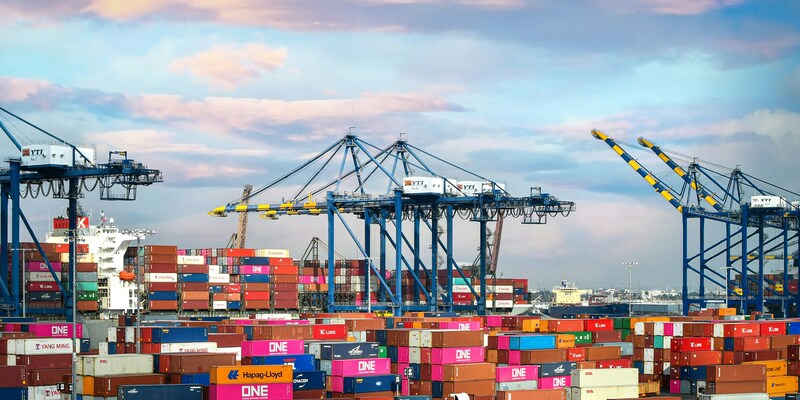 Partnerschaften zwischen Logistikdienstleistern, Technologieanbietern und Kunden können entscheidend sein, um die digitale Transformation erfolgreich zu gestalten. - Foto: @barrettward – unspalash.com