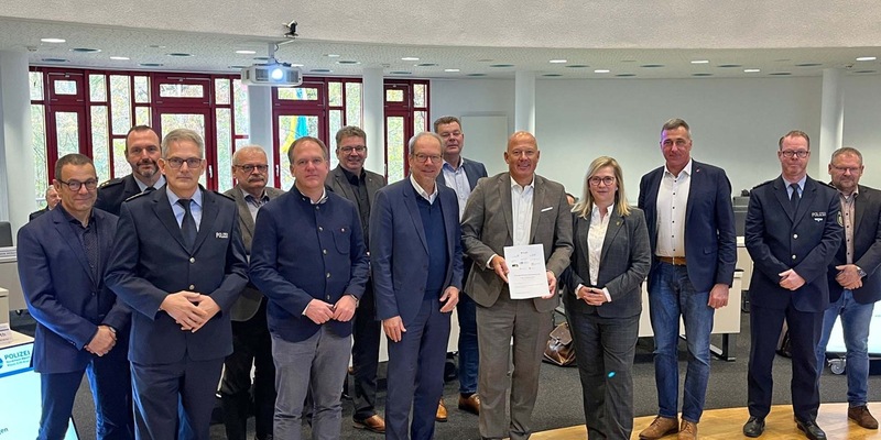 POL-REK: 241121-4: Sicherheitskonferenz der Polizei Rhein-Erft-Kreis: Polizei und Stadtspitzen unterzeichnen Kooperationsvereinbarung zum Kinderschutz - Foto: presseportal.de