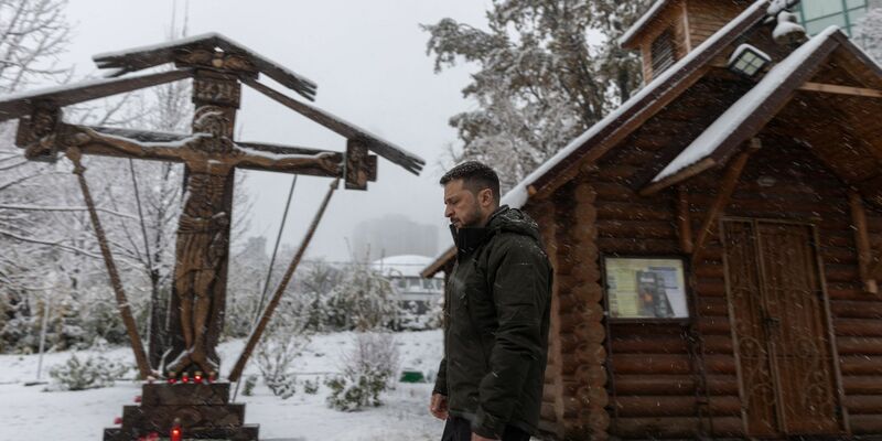 Der ukrainische Präsident Selenskyj fordert eine entschiedene Reaktion auf Russlands Raketenangriff. - Foto: Ukraine Presidency/Planet Pix via ZUMA Press Wire/dpa