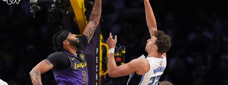 Franz Wagner (r) führte die Orlando Magic mit 37 Punkten zum Sieg bei den Los Angeles Lakers. - Foto: Mark J. Terrill/AP