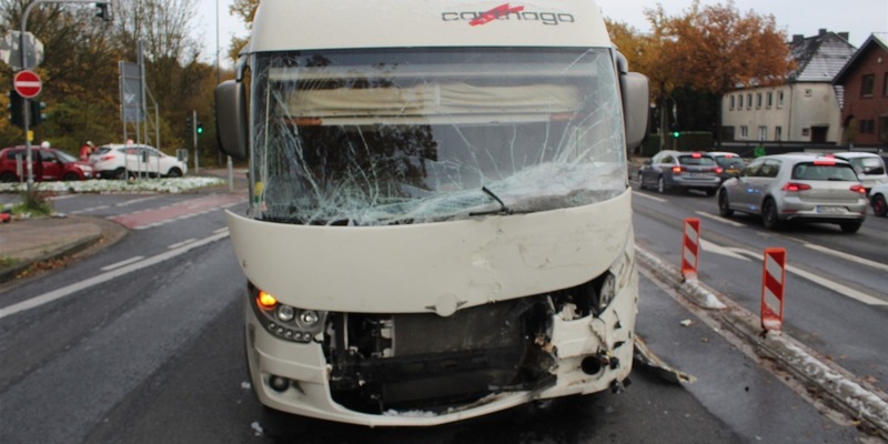POL-AC: Unfall mit mehreren Fahrzeugen auf dem Pariser Ring - Foto: presseportal.de