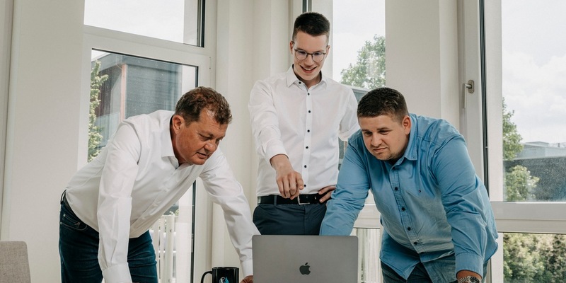 Plötzlich Geschäftsführer: Experten der Otter Consult GmbH verraten, wie Kinder von Unternehmern richtig mit der Unternehmensnachfolge umgehen - Foto: presseportal.de