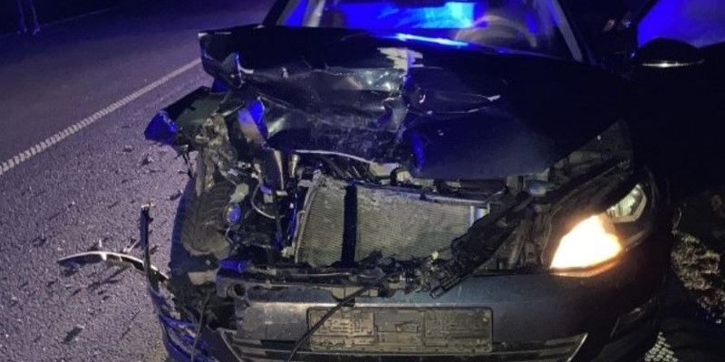 POL-KB: Allendorf/Eder - Verkehrsunfall auf B 253, Zivilwagen der Polizei beschädigt, Polizeibeamter leicht verletzt - Foto: presseportal.de