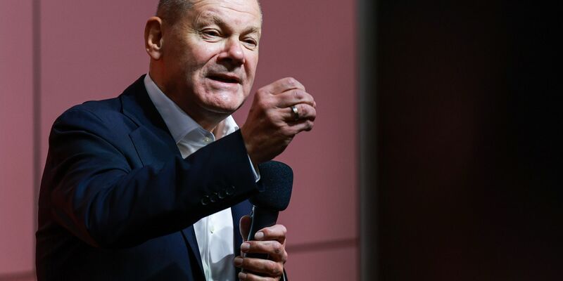 Die Ausgangslage ist schwierig, Kanzler Scholz setzt sich trotzdem zum Ziel, die SPD bei der Neuwahl des Bundestags wieder zur stärksten Kraft zu machen. - Foto: Hannes P. Albert/dpa