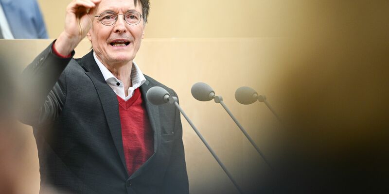 Bayerns Ministerpräsident Markus Söder (CSU) wirkte im Bundesrat zufrieden. - Foto: Sebastian Christoph Gollnow/dpa