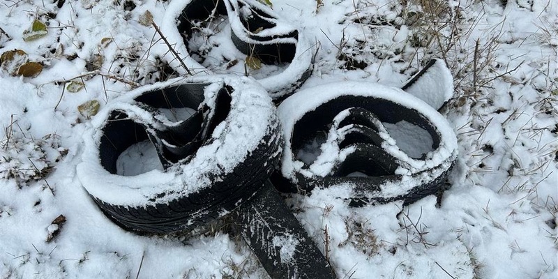 POL-PDWIL: Reifen illegal entsorgt. - Foto: presseportal.de