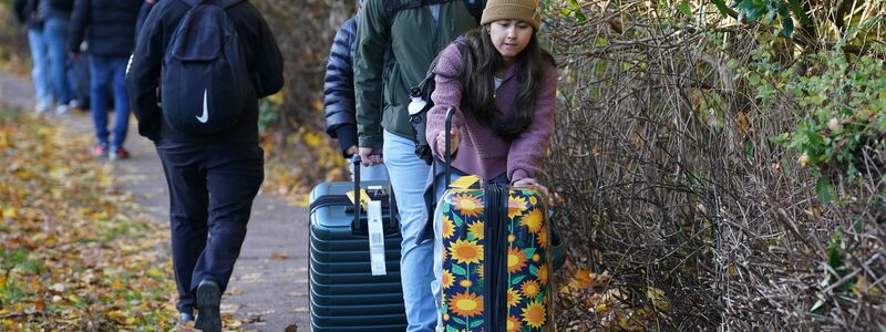 Teile des Londoner Flughafens Gatwick wurden vorübergehend gesperrt.  - Foto: Gareth Fuller/PA Wire/dpa