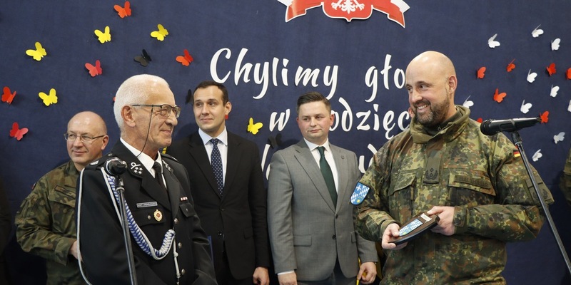 Hochwasser-Einsatz beendet: Oberschlesische Bevölkerung / verabschiedet bayerische Pioniere - Foto: presseportal.de