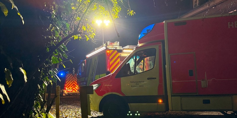 FW Rheurdt: Taxifahrer wird zum Helden: Feuerwehr rettet Mann aus eiskaltem Wasser - Foto: presseportal.de