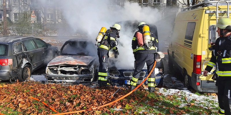 FW-M: Drei Pkw in Brand (Sendling-Westpark) - Foto: presseportal.de