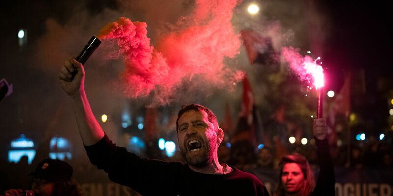 In Städten wie Barcelona sind auch Touristenunterkünfte Teil des Problems. - Foto: Emilio Morenatti/AP