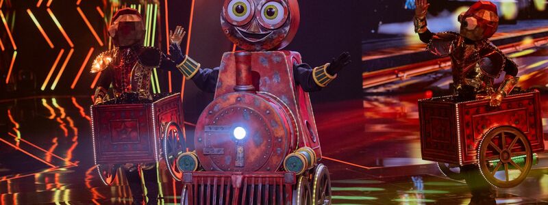 Altes Eisen auf der Bühne: Die Lokomotive überzeugte die Jury und das Publikum bei «The Masked Singer». - Foto: Rolf Vennenbernd/dpa