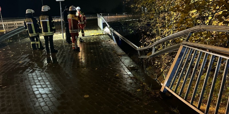 POL-MI: Pkw stürzt von Südrampe - eine Tote und zwei Schwerverletzte - Foto: presseportal.de