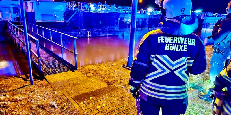 FW Hünxe: Kollision zweier Schiffe - Havarie auf dem Wesel-Datteln-Kanal - Foto: presseportal.de