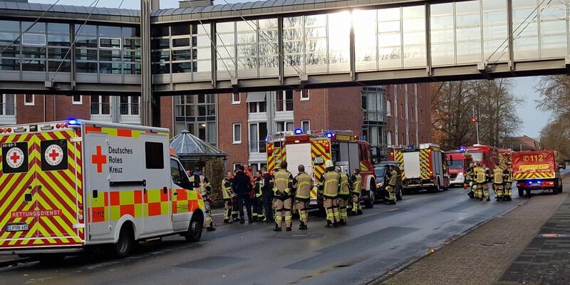 Bei einem Brand in einem Seniorenheim in Cloppenburg ist eine Frau gestorben und 30 Menschen wurden verletzt. - Foto: Nord-West-Media TV/dpa