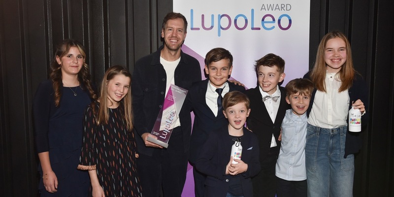 LupoLeo Award-Sieger Sebastian Vettel begeistert: Ich bin wirklich gerührt / Größter Förderpreis für soziales Engagement im Kinder- & Jugendbereich: Recycling Roadies und Giulianna Göb ausgezeichnet - Foto: presseportal.de