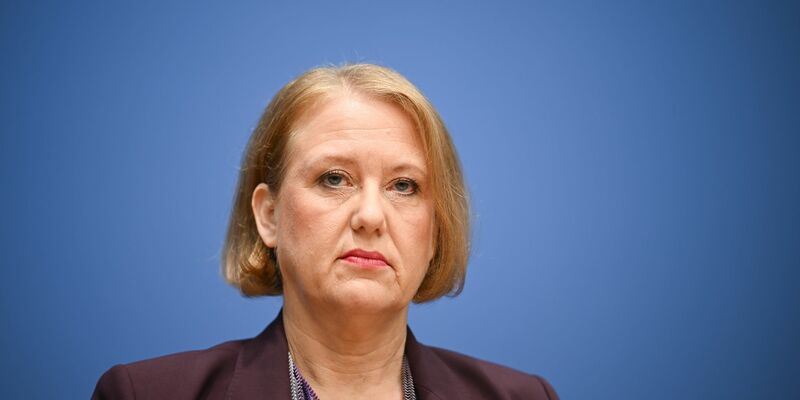 Weltweit wird heute an Gewalt gegen Frauen erinnert. Die deutsche Frauenministerin Lisa Paus ist besorgt (Archivfoto). - Foto: Sebastian Christoph Gollnow/dpa