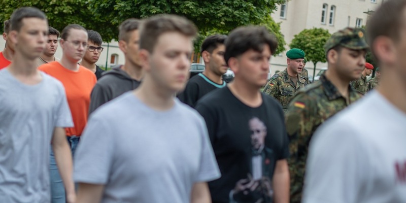 Bevölkerungsbefragung 2024: Zwischen Kriegsangst und Kriegstauglichkeit - Foto: presseportal.de