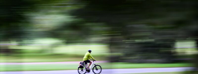 Nicht mal jeder Zweite ist der Ansicht, dass ihm ausreichend sichere Radwege zur Verfügung stehen. (Archivbild) - Foto: Julian Stratenschulte/dpa