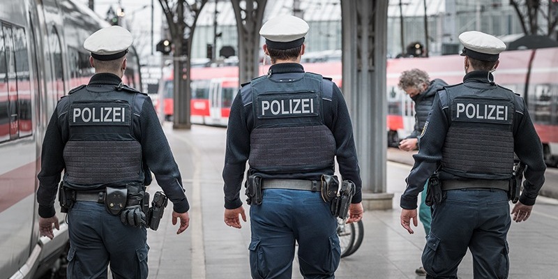 Bundespolizeidirektion München: Unbekannte schlagen Teenager - Bundespolizei sucht Zeugen - Foto: presseportal.de