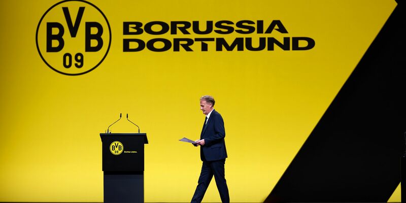 Lars Ricken spricht zu den Aktionären. - Foto: Bernd Thissen/dpa