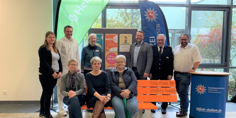 POL-NI: Tag gegen Gewalt an Frauen: Gemeinsame Aktion der Polizeiinspektion Nienburg/Schaumburg und der Helios Kliniken Mittelweser - Foto: presseportal.de