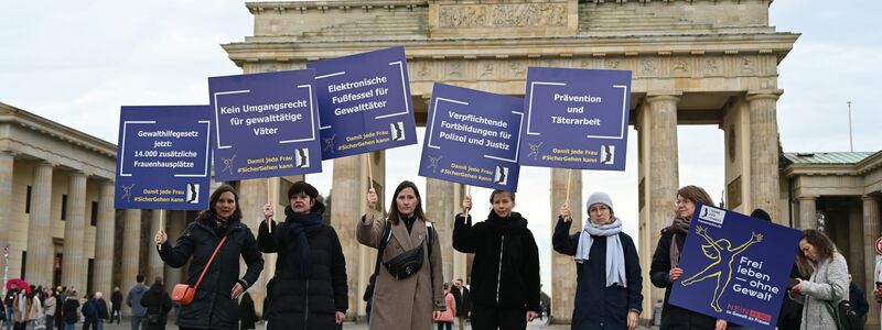  Im Jahr 2023 wurden 938 Mädchen und Frauen in Deutschland Opfer von versuchten oder vollendeten Femiziden. - Foto: Leonie Asendorpf/dpa