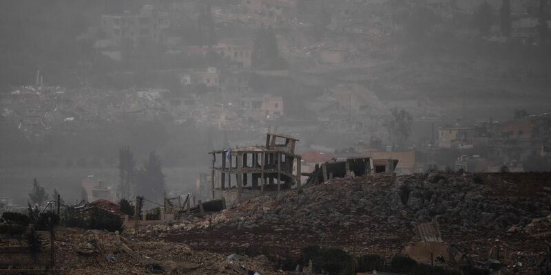 Mit einer Vereinbarung wollen Israel und die Hisbollah ihre gegenseitigen Angriffe für zunächst 60 Tage einstellen. - Foto: Leo Correa/AP