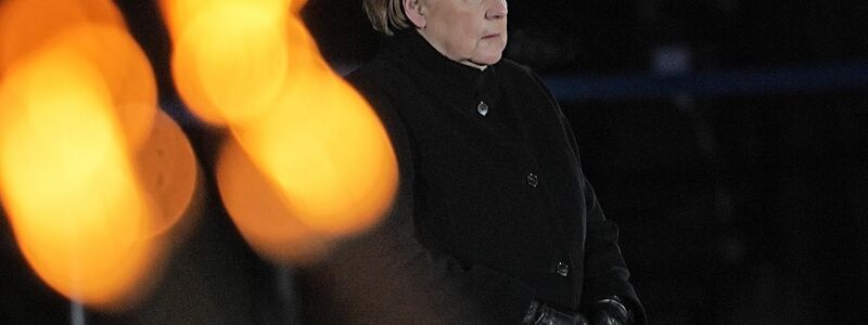 Die Bundeswehr verabschiedet Angela Merkel nach 16 Jahren als Kanzlerin. - Foto: Michael Kappeler/dpa