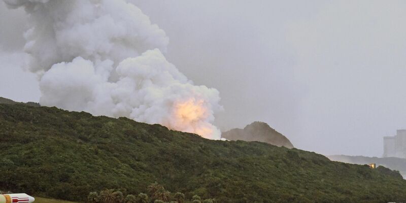 Erneut geht ein Triebwerk für die japanische Kleinrakete Epsilon S in Flammen auf.  - Foto: ./kyodo/dpa
