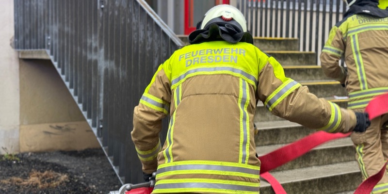 FW Dresden: Brand in Schule für Gehörlose und Hörgeschädigte - keine Verletzten - Foto: presseportal.de