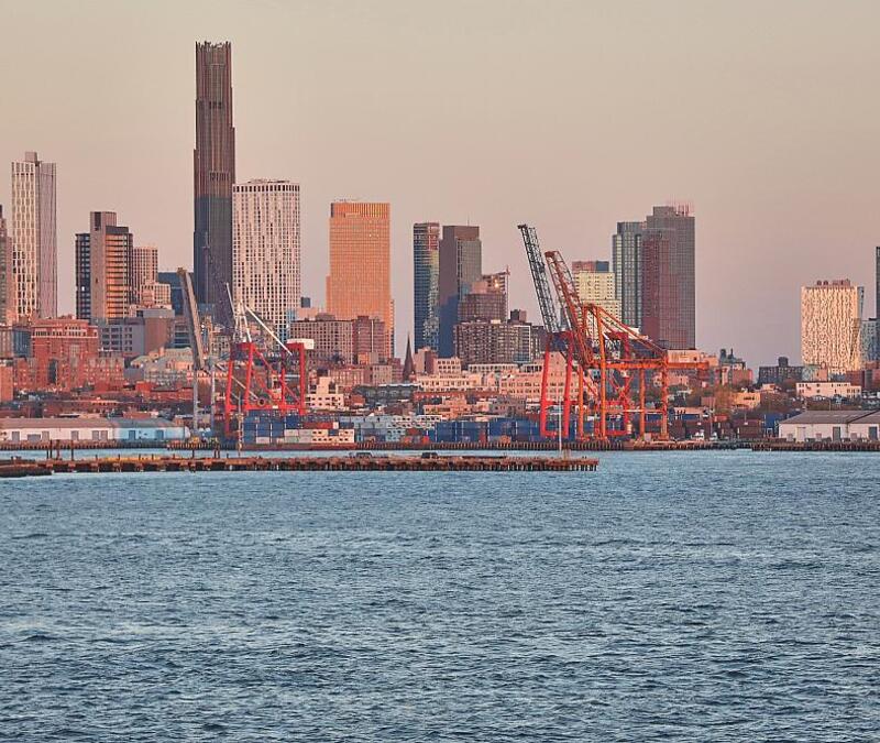 Industrieanlagen und Hafen in New York/Brooklyn (Archiv) - Foto: über dts Nachrichtenagentur