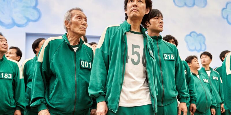 Auch das ikonische «Rotes Licht, grünes Licht» ist wieder eines der Spiele, bei denen es um Leben und Tod geht. (Illustration) - Foto: Noh Juhan/Netflix via AP/dpa