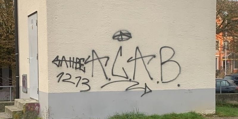 POL-UL: (UL) Laichingen - Dienstgebäude und Umspannstation besprüht / Unbekannte besprühten am Dienstag oder Mittwoch die Fassaden zweier Gebäude in der Laichinger Innenstadt. Zeugen sucht nun die Polizei. - Foto: presseportal.de