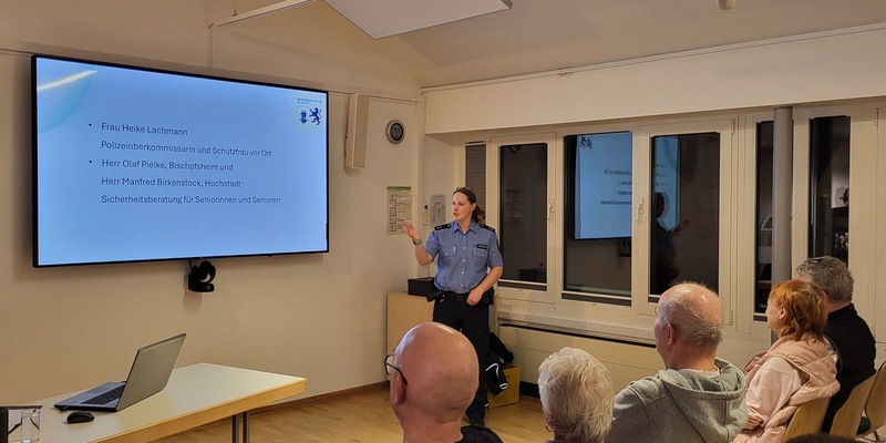 POL-OF: Forum Hanau: Schusswaffenträger sorgt für Polizeieinsatz; Seniorenberatung vor Ort: Mehr als 30 Seniorinnen und Senioren nahmen teil und Trickbetrüger ergaunern größere Summe Bargeld - Foto: presseportal.de