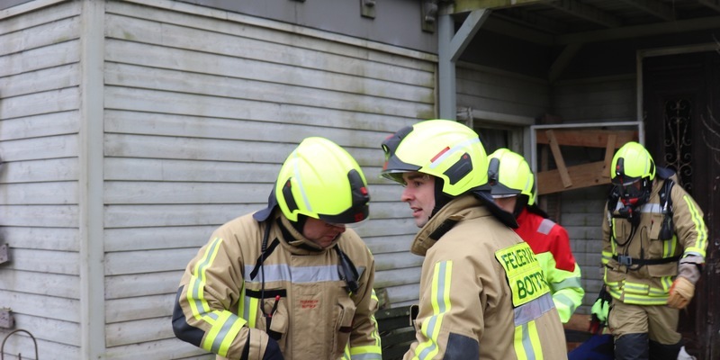 FW-BOT: Feuerwehr und Hilfsorganisationen üben Ernstfall in Feldhausen - Foto: presseportal.de