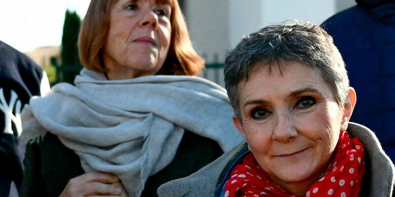 Anwältin Zavarro weist die Mitangeklagten zur Verwantwortung. - Foto: Christophe Simon/AFP/dpa