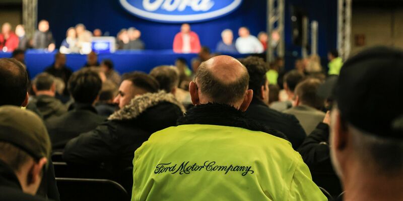 Viele Ford-Mitarbeiter in Köln sorgen sich um ihre Arbeitsplätze. - Foto: Oliver Berg/dpa