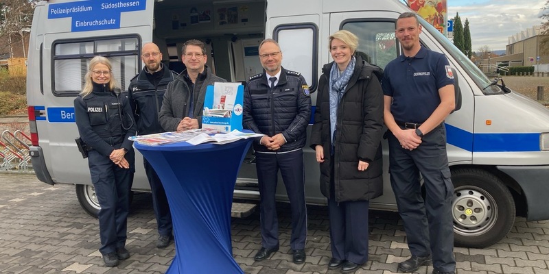 POL-OF: Beratungsmobil im Einsatz: Rund 50 Bürgergespräche - Foto: presseportal.de