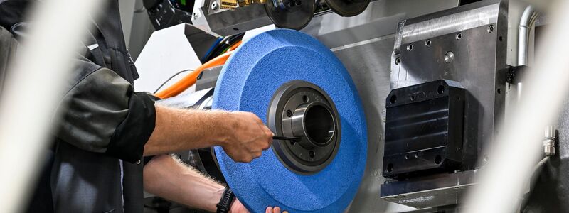 Der europäische Maschinen- und Anlagenbau ist laut dem VDMA von den US-Zöllen bereits überdurchschnittlich stark betroffen. (Symbolbild) - Foto: Jens Kalaene/dpa