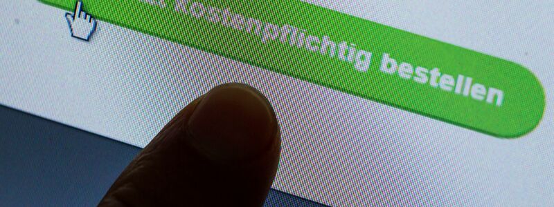 Größere Online-Einkäufe werden bevorzugt auf Rechnung bezahlt (Symbolbild) - Foto: Jens Büttner/dpa