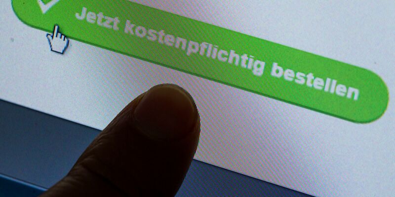 Manche Angebote sind das Werk von Betrügern. (Illustration) - Foto: Jens Büttner/dpa