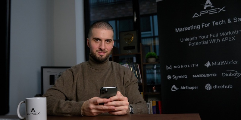 Jousef Murad von APEX Consulting: Wie Paid Ads im B2B-Bereich zu einer konsistenten Gewinnung von hochpreisigen Kunden führen - Foto: presseportal.de