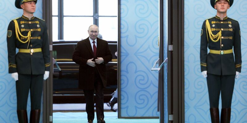 Bei einer Sitzung des Militärbündnisses OVKS droht Kremlchef Putin weitere Schläge mit seiner neuen ballistischen Rakete an. - Foto: Gavriil Grigorov/Pool Sputnik Kremlin/AP/dpa