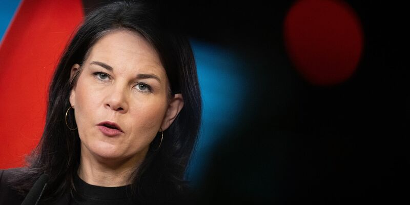 In den vergangenen Tagen hatte sich die Bundesregierung mit einer Einschätzung der dynamischen Lage in Syrien zurückgehalten. Jetzt sagt die Außenministerin: «Das Ende Assads bedeutet für Millionen von Menschen in Syrien ein erstes großes Aufatmen nach einer Ewigkeit der Gräuel des Assad-Regimes.»  - Foto: Sebastian Christoph Gollnow/dpa