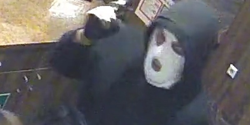 POL-Bremerhaven: Öffentliche Fahndung nach Raub auf Spielhalle - Foto: presseportal.de