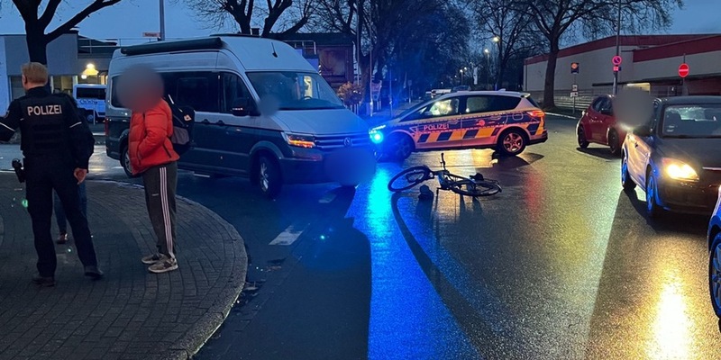POL-DU: Bergheim: Transporter und Fahrrad kollidieren - eine Person leicht verletzt - Foto: presseportal.de