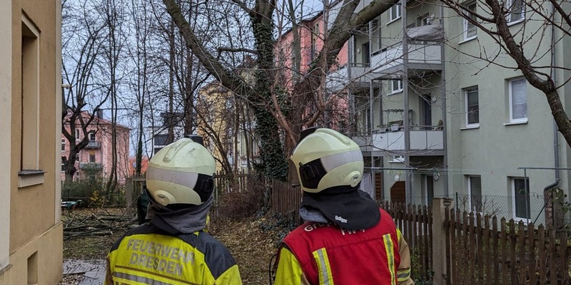 FW Dresden: Sturmtief über Dresden - mehrere Feuerwehreinsätze - Foto: presseportal.de